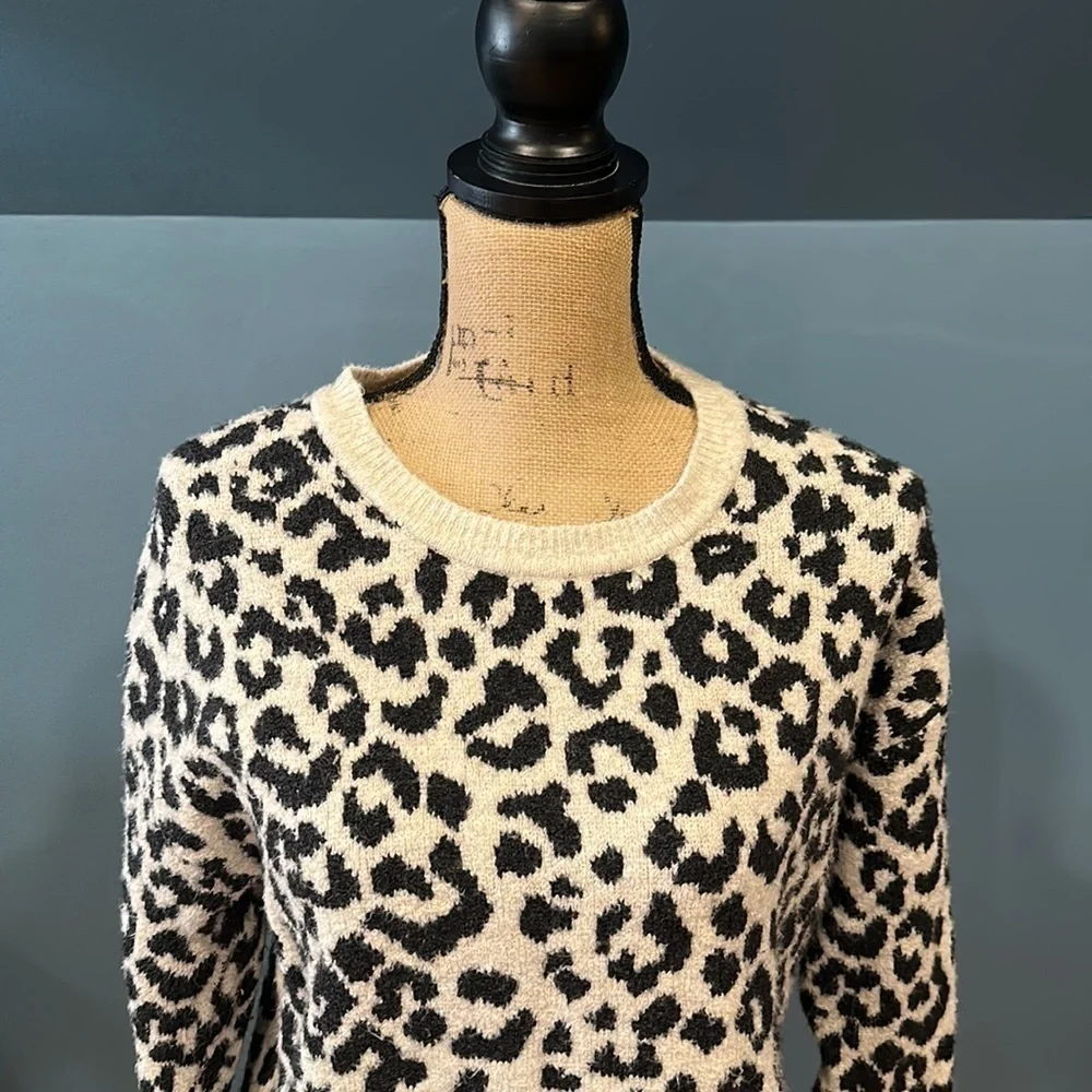 Yes Lola sweater size medium women’s